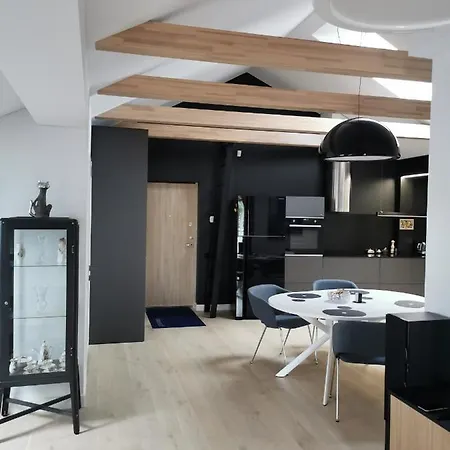 Charming In Old Town With Balcony