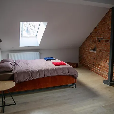 דירה Charming In Old Town With Balcony