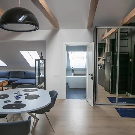 Charming In Old Town With Balcony Apartment